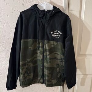 Men’s Ballast Point Jacket Black/Camouflage Size Medium